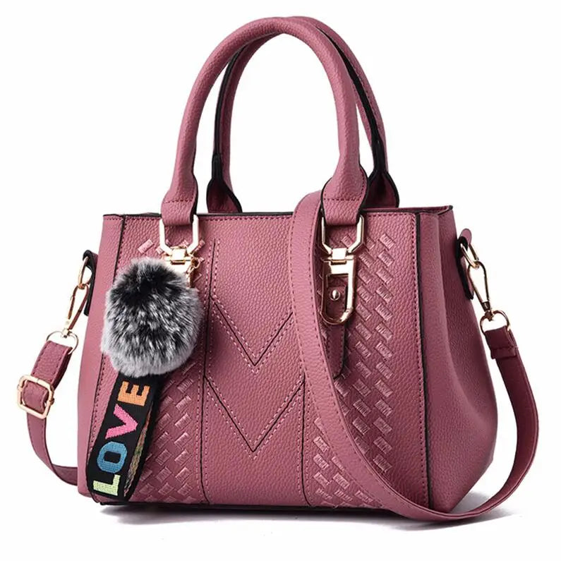 Bolsa de mão super fashion feita de couro, vários modelos.