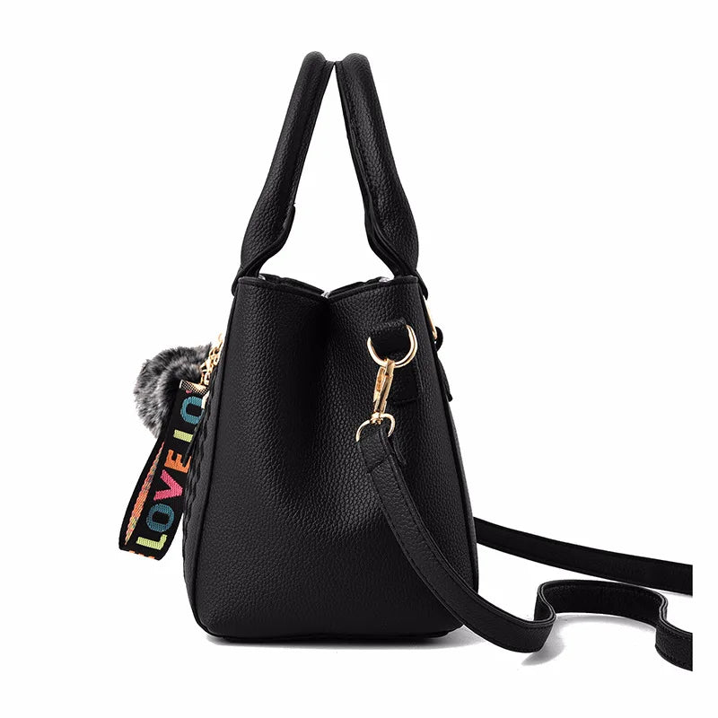 Bolsa de mão super fashion feita de couro, vários modelos.