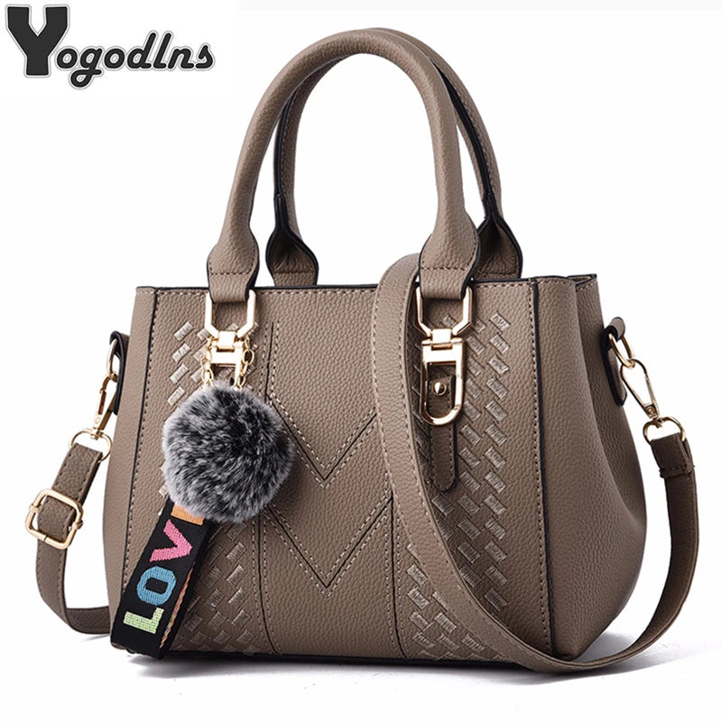 Bolsa de mão super fashion feita de couro, vários modelos.