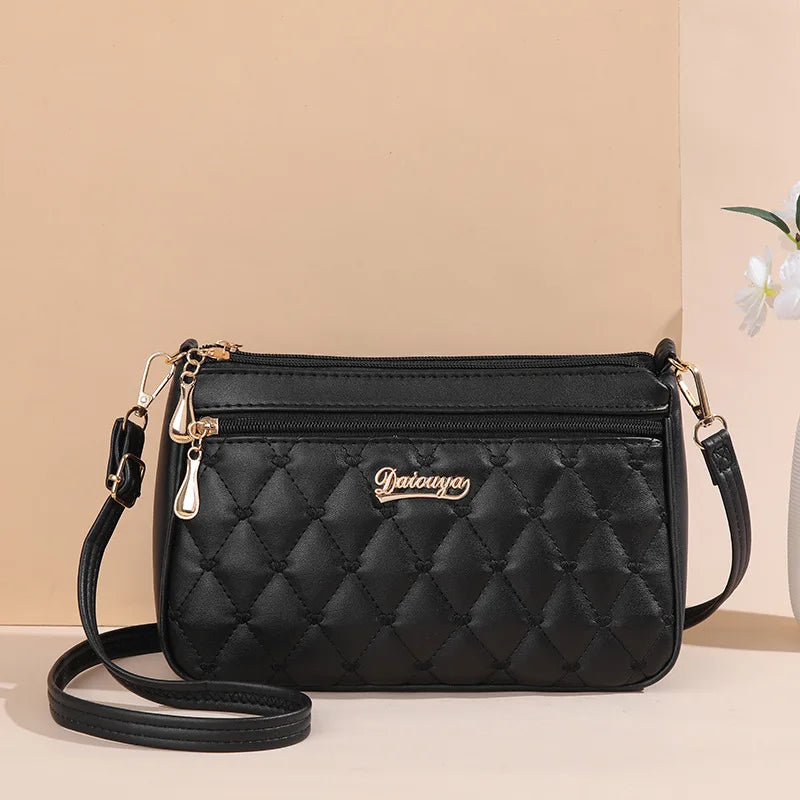 Bolsa de mão super fashion feita de couro, vários modelos.